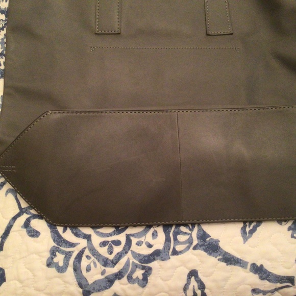 NWT FRYE CARSON LOGO PERFORATED TOTE - Picture 4 of 6
